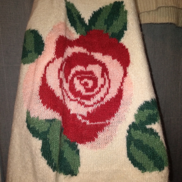 Bell sleeve crop top sweater - Picture 2 of 2